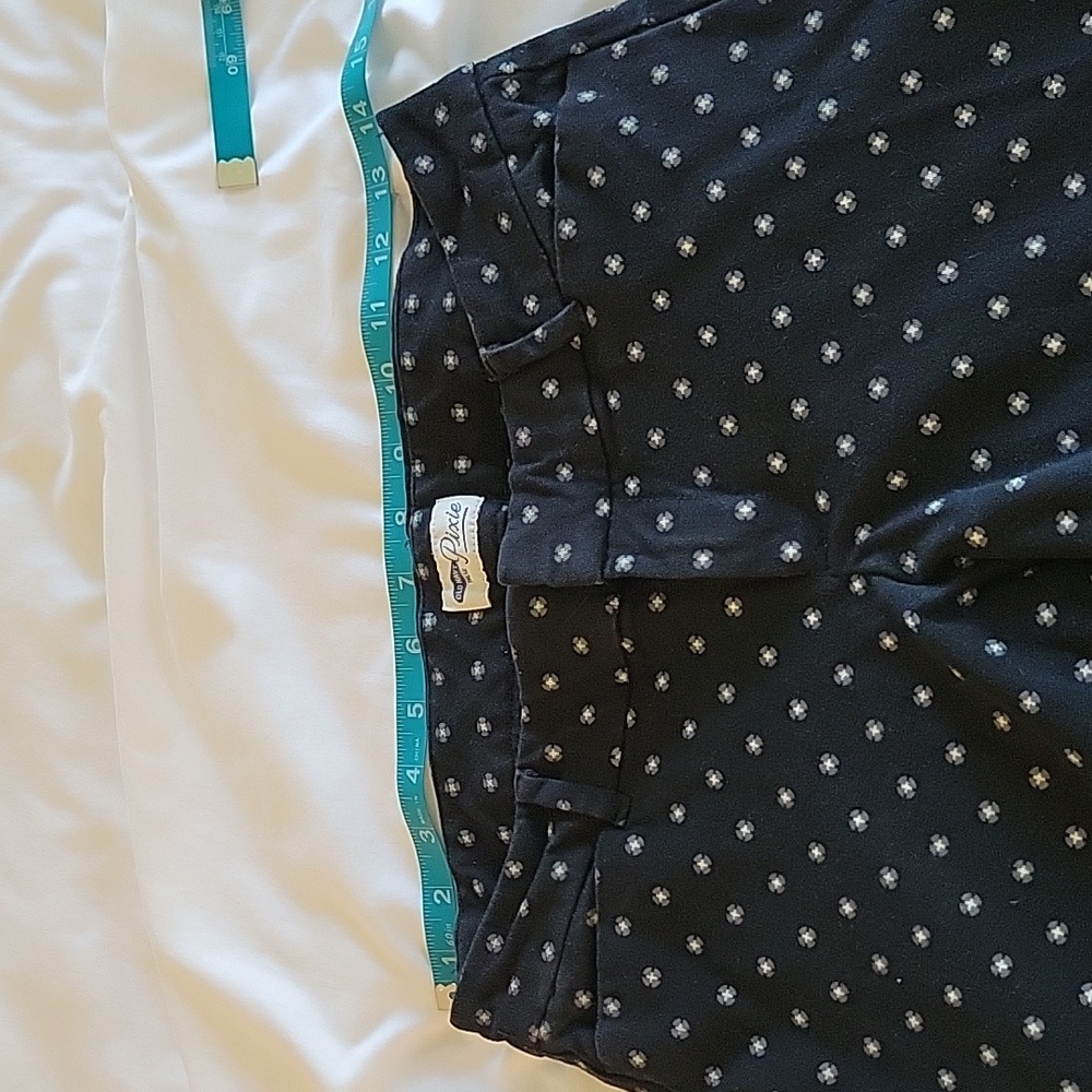 Old Navy Pixie pants size 6reg black